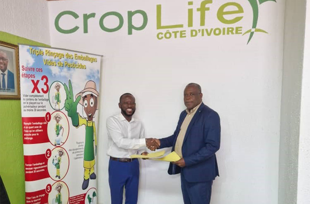 Protocole d’accord entre CROPLIFE COTE D’IVOIRE et COLIBA AFRICA pour le recyclage des emballages plastiques vides de pesticides